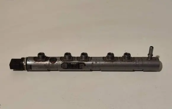 BMW 1 E81 E87 Fuel main line pipe 0445214134 7801656 000411
