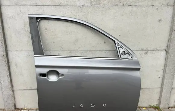 Mitsubishi Outlander Front door
