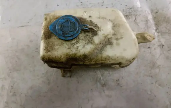 Suzuki Grand Vitara II Windshield washer fluid reservoir/tank 060351928