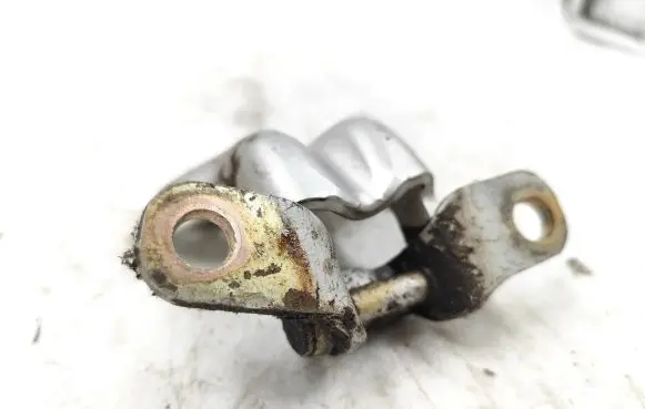 KIA Sorento Rear door upper hinge