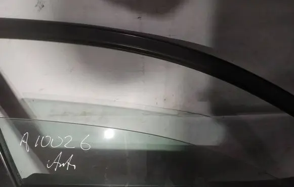 Toyota Avensis T250 Front door window glass four-door AS2