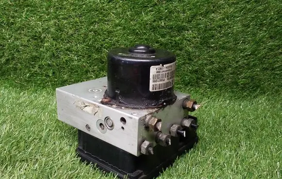 Volvo S60 ABS Pump P08671225 10020403674