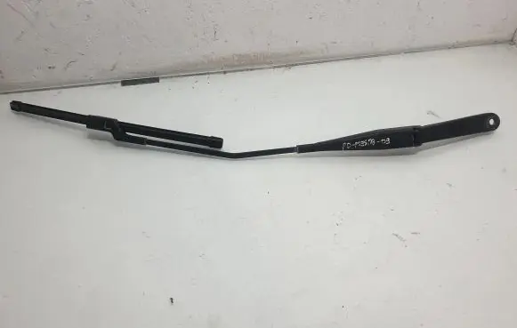 Ford Fiesta Front wiper blade arm 8A6117526