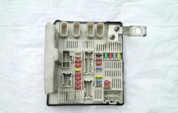 Renault Megane II Fuse box set 8200455424J 6908472540 23170308