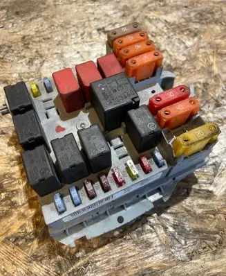 Alfa Romeo 159 Fuse module 50504455 57657 11908