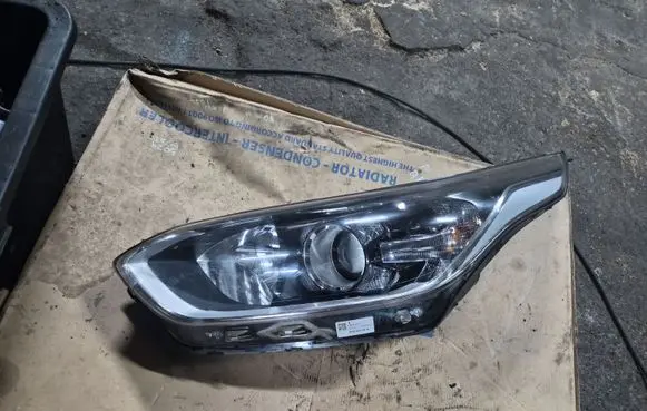 KIA Ceed Headlight/headlamp J792111010 1904093738SL01