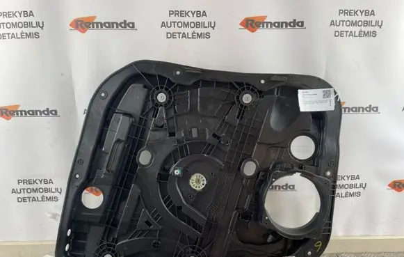 Front window lifting mechanism without motor