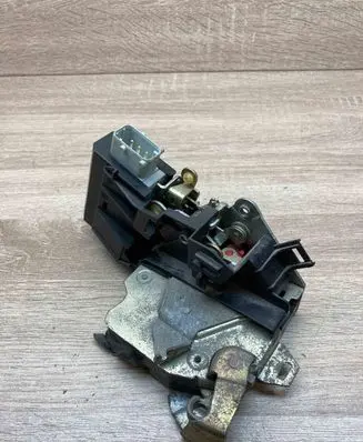 BMW 5 E39 Rear door lock 8166246 8352165