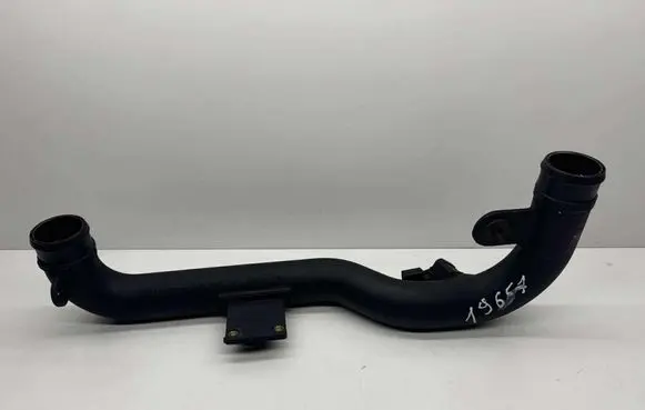 Volkswagen PASSAT B5 Intercooler hose/pipe 8D0145840
