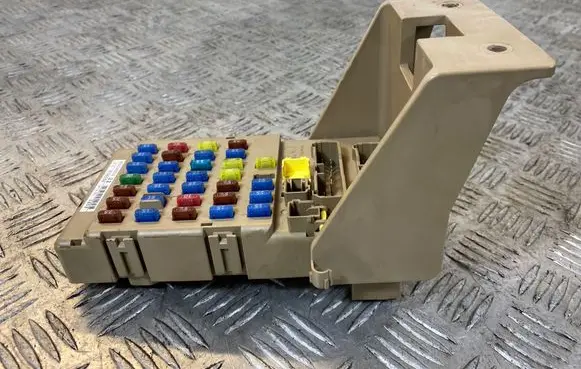 Subaru Outback Fuse module 82201AG010 506256
