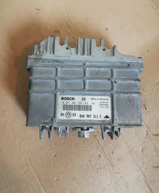 Volkswagen Golf III Engine control unit/module 0261203182 0261203183