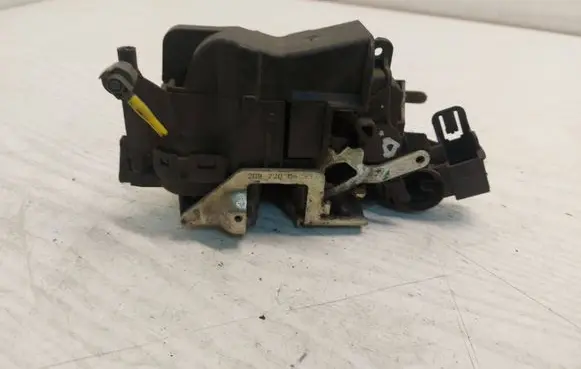 Mercedes-Benz CLK A208 C208 Front door lock 2087200435