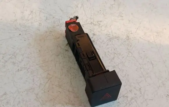 Chevrolet Captiva Hazard light switch 202005304