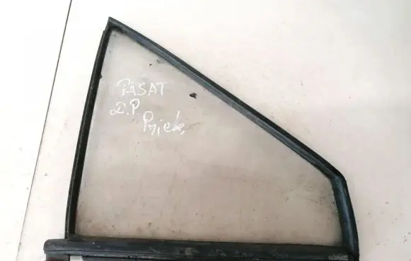 Volkswagen PASSAT B2 Front door vent window glass four-door e243r000980 e243r-000980