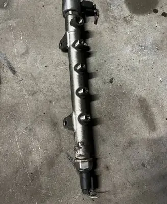 Mercedes-Benz E W212 Fuel main line pipe A6510700595 R9144Z230A