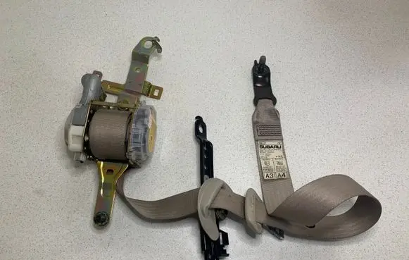 Subaru Legacy Front seatbelt H074101 R320 052601