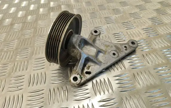 Citroen Berlingo A/C compressor mount bracket 9674183880 7101121B