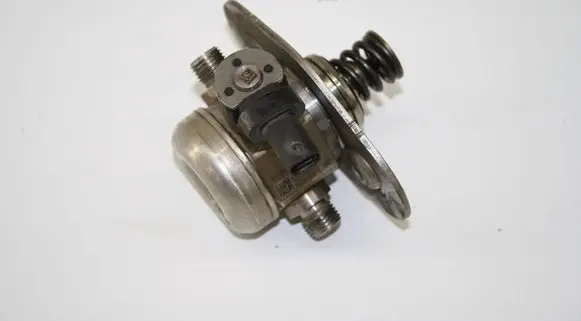 BMW 4 F32 F33 Mechanical fuel pump 7642466