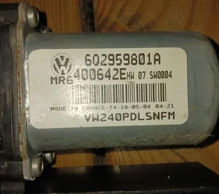 Skoda Fabia Mk1 (6Y) Front door window regulator motor 6Q2959801A