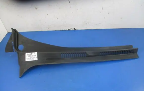 Volkswagen Golf IV Wiper trim 5M0819404B