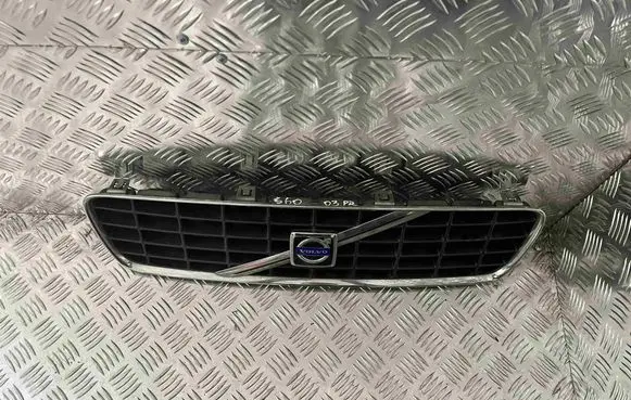 Volvo S60 Front bumper upper radiator grill 9190740