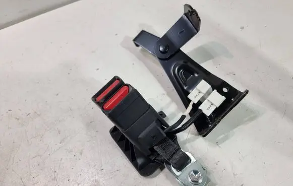 Toyota C-HR I Middle seatbelt buckle (rear) 1129810