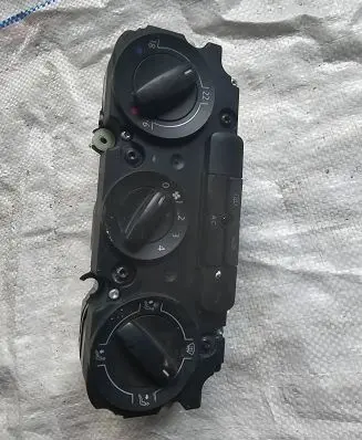Volkswagen Caddy Climate control unit 1T1820045B 5HB00932101 983310H