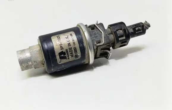 Volkswagen Golf IV Air conditioning (A/C) pressure sensor 1H0959139B