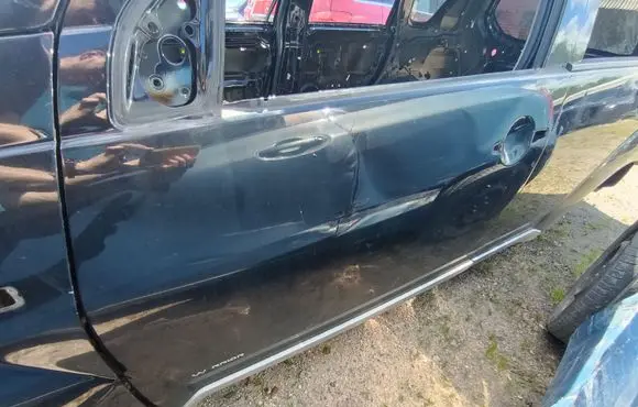 Mitsubishi Outlander Front door