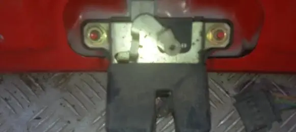 Audi A4 S4 B5 8D Tailgate/trunk/boot lock/catch/latch