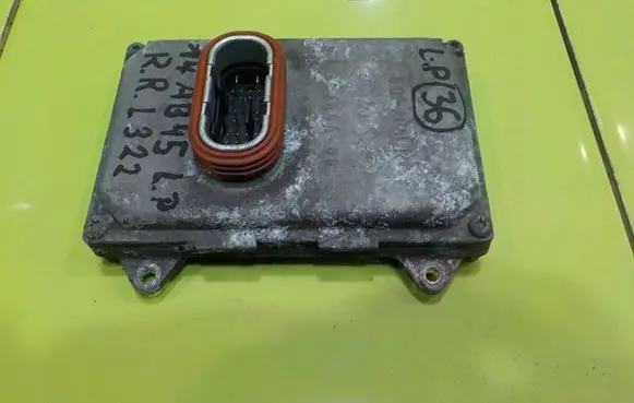Land Rover Range Rover L322 LED ballast control module YWC500440