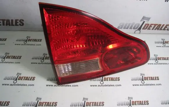 Toyota Avensis Verso Tailgate rear/tail lights