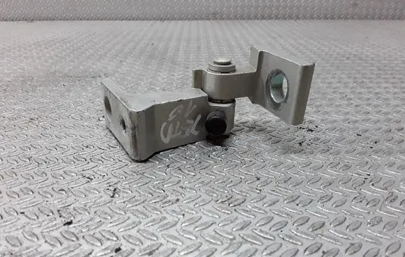 Volkswagen Jetta VI Rear door lower hinge 8K0831402A