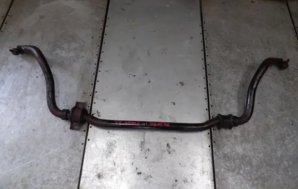 Mitsubishi Pajero Front anti-roll bar/sway bar 
