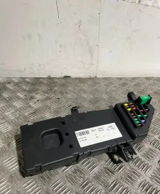 Opel Signum Fuse module 13193588 13223679 58HTR7