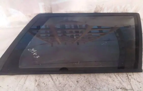 Volkswagen PASSAT B4 Rear side window