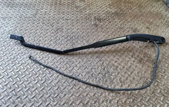 Volvo XC60 Front wiper blade arm W000082546