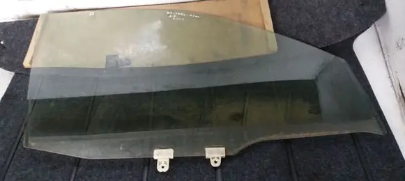 Nissan X-Trail T30 Front door window glass four-door