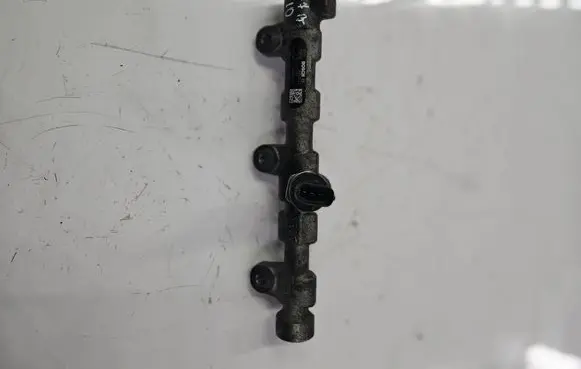 Opel Vivaro Fuel main line pipe 175215697R