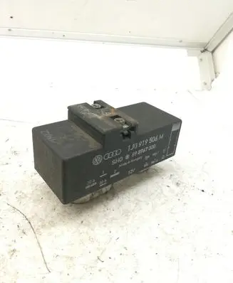 Volkswagen Golf IV Glow plug pre-heat relay 1J0919506M