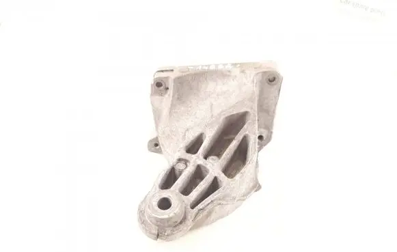 Engine mounting bracket