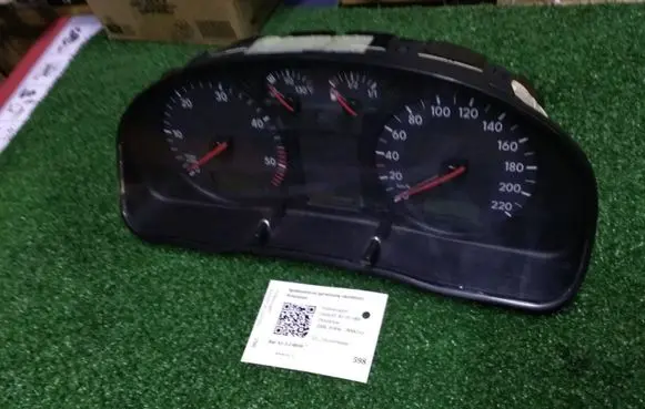 Volkswagen PASSAT B5 Speedometer (instrument cluster) 3B1919860D 110008919016