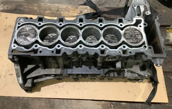 BMW 3 E90 E91 Engine block 70863544 N52B25AF