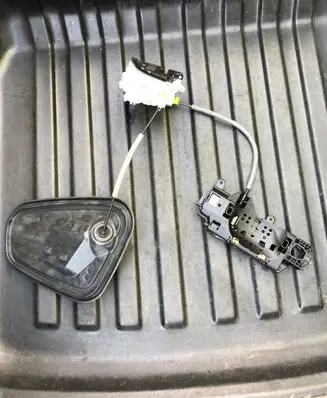 Audi A4 S4 B9 Front door lock 8X0839016C 8W0839916 8W0837812A
