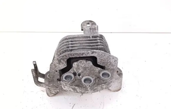 Opel Zafira C Engine mount bracket 13346761