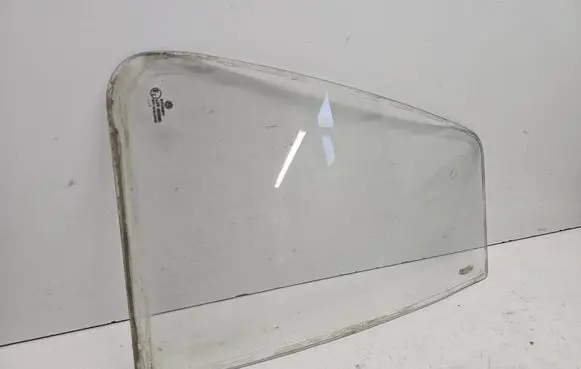 Volkswagen Golf III Rear vent window glass 1234