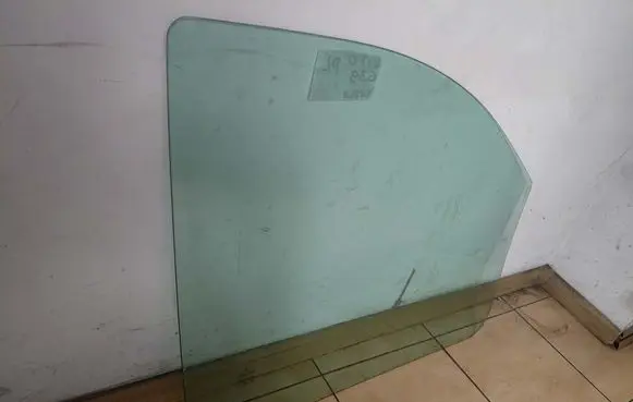 Mercedes-Benz Vito Viano W639 Front door window glass four-door DOT211M75AS2 43R000016
