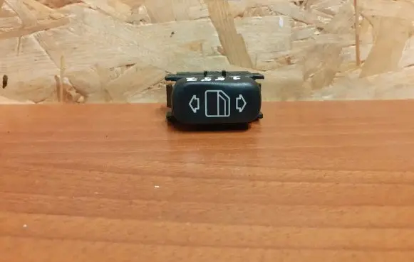 Mercedes-Benz E W210 Electric window control switch 2557 2108208210