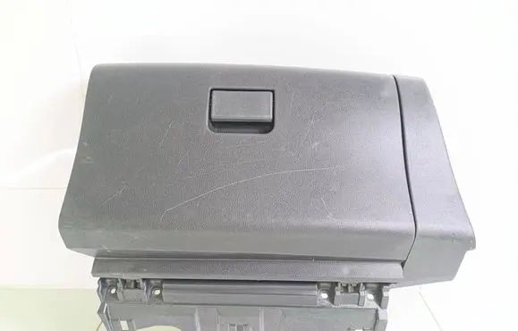 Nissan Leaf II (ZE1) Glove box 685203NL0A 685S13NL0A