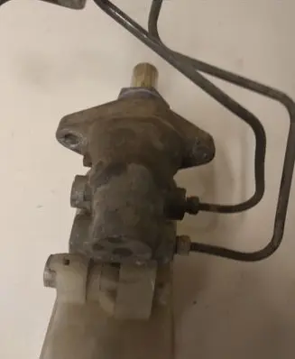 Toyota Yaris Master brake cylinder